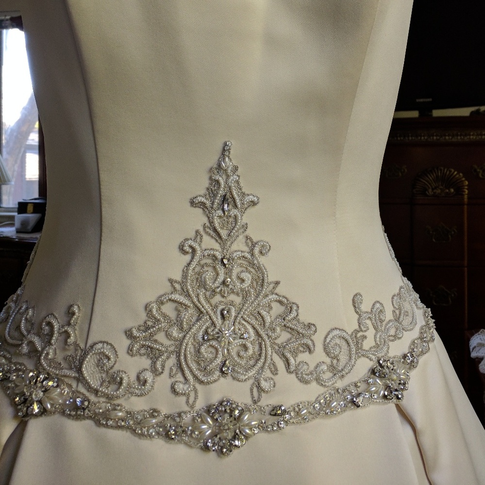 NEW WITH TAGS.Private Label by G Weeding dress